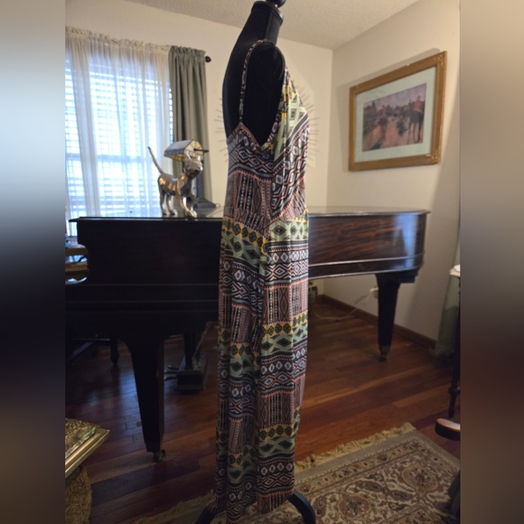 Woman's Plus Summer Aztec print dress. - Picture 3 of 4